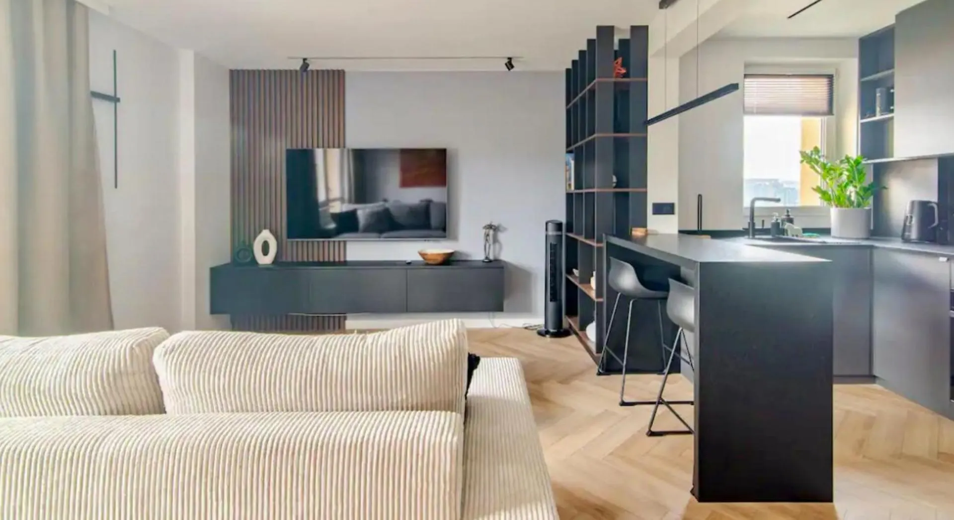 Sunny 2 Bedroom Apartment, Free Parking, High Speed Internet Gdansk Apartment