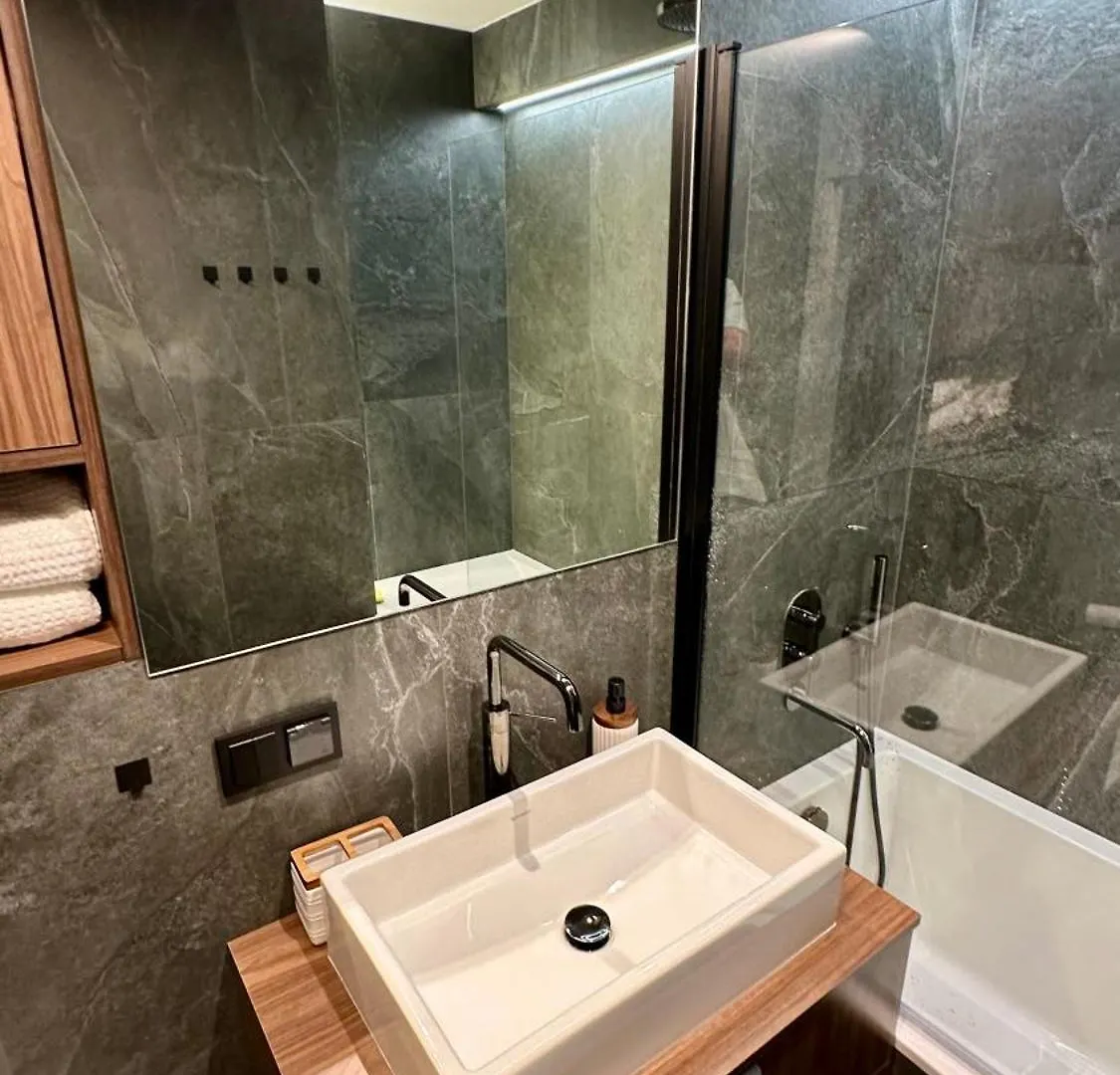 Apartment Sunny 2 Bedroom Apartment, Free Parking, High Speed Internet Gdansk